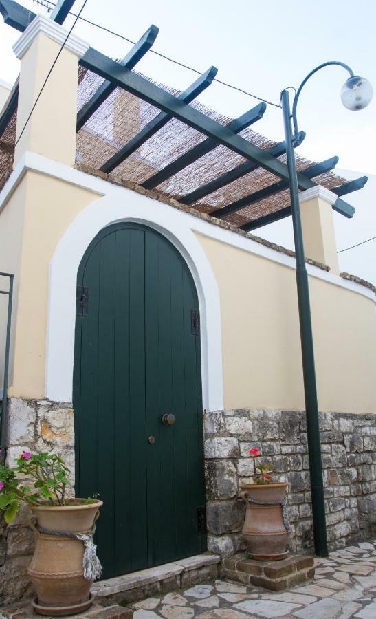 Christina'S Stone Cottage Kassiopi Exterior foto